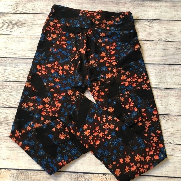 LuLaRoe Hidden Bunny Easter Floral Print Leggings - Picture 4 of 4